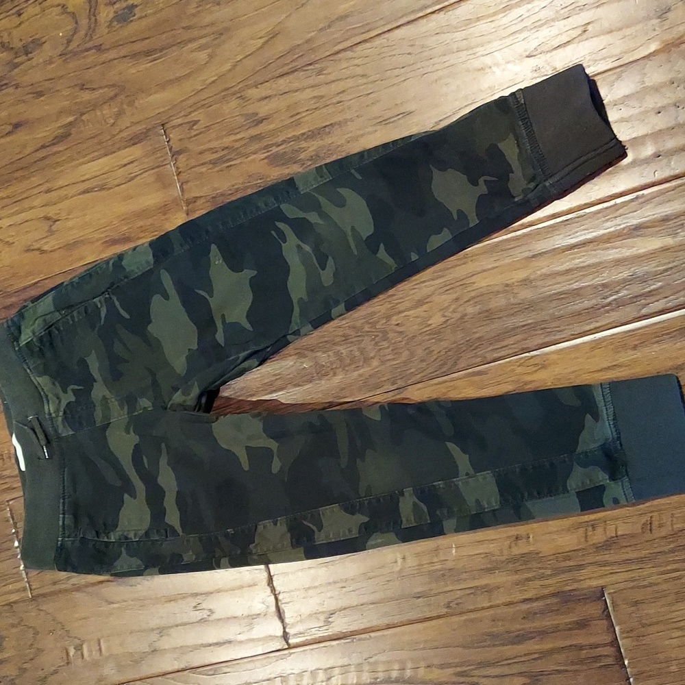 Abercrombie Kids Camo Green Jogger Pants 9/10